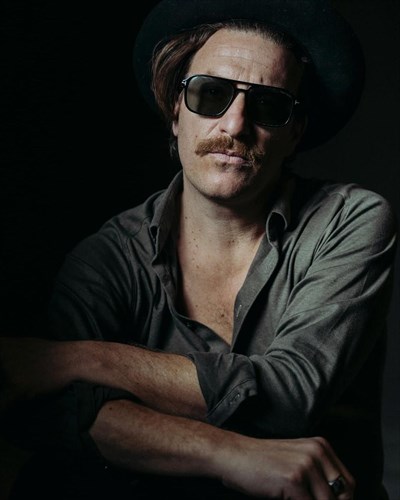 parov-stelar-i-megali-bradia-tis-xoreutikis-mousikis-storelease-festival