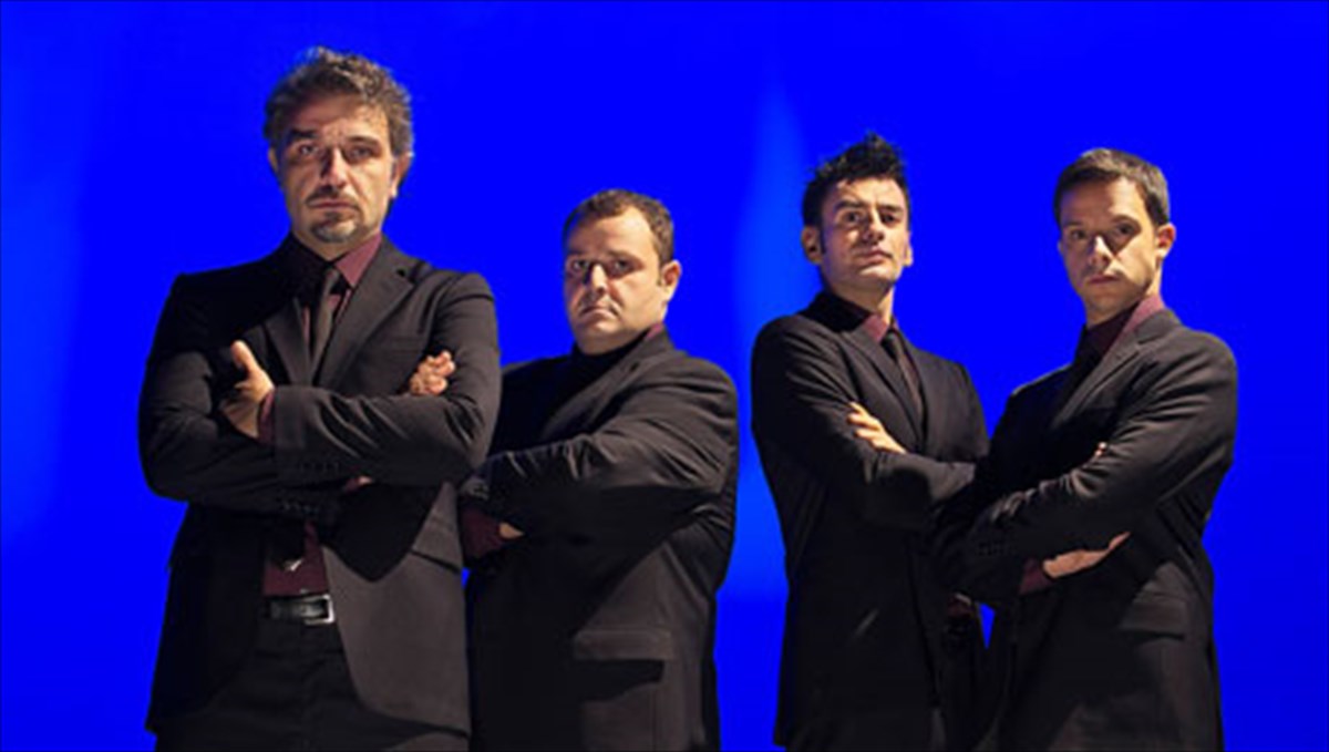 tessera-moutra-ston-kosmo-tis-nuxtas