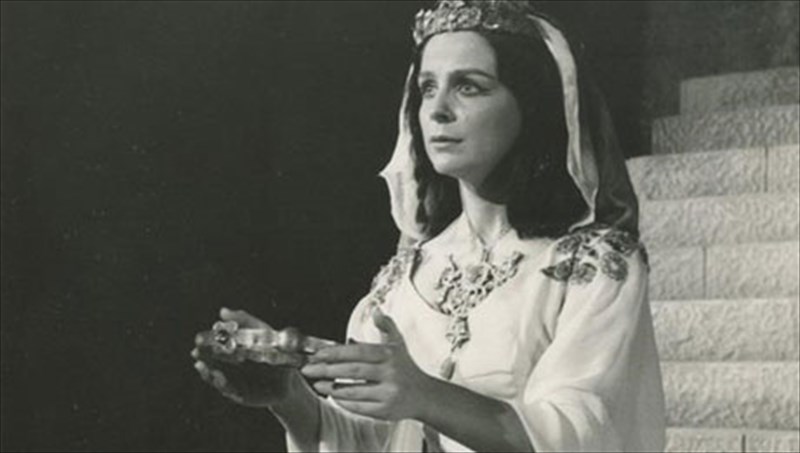 efuge-apo-ti-zoi-i-antigoni-balakou-antigoni-balakou