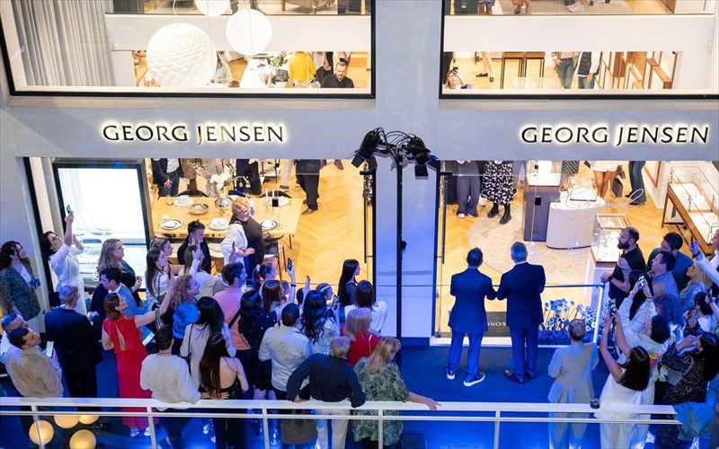 to-neo-katastima-tou-emblimatikou-oikou-georg-Jensen-anoikse-tis-portes-tou-sti-glufada-me-ena-entuposiako-opening-event