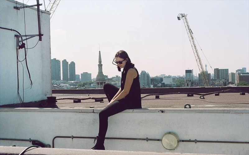 ilektrikos-antisumbatikos-ixos-sto-six-dogs