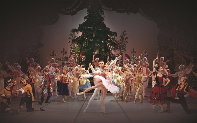 karuothraustis-me-star-tou-klasikou-xorou