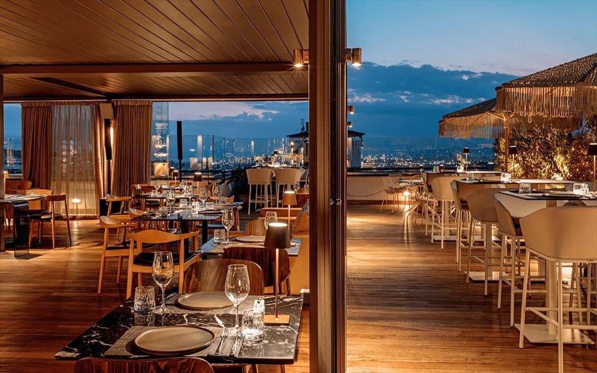 brown-acropol-rooftop-restaurant-dining-area-and-view