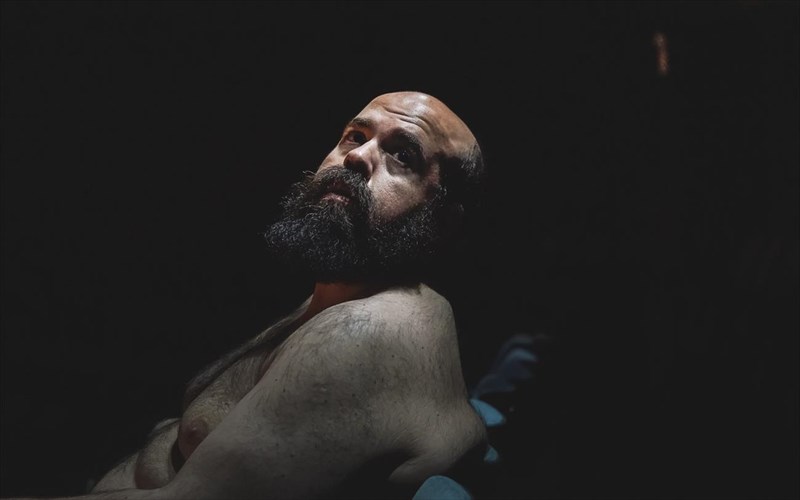 to-kitos-allazei-stegi-kai-erxetai-sto-istoriko-ypogeio