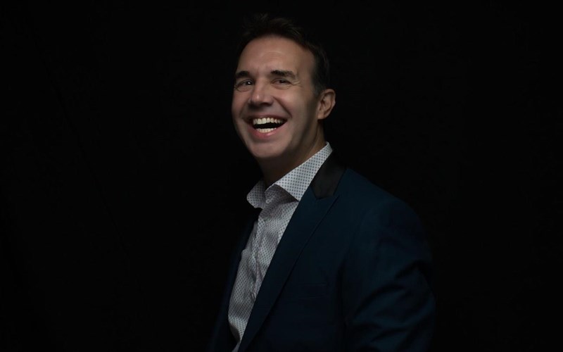 konnos-kuriakou-ta-seksistika-asteia-me-to-ftiniariko-xioumor-odigisan-ston-ksepesmo-tis-epitheorisis