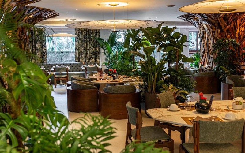 ta-estiatoria-tou-new-hotel-serbiroun-fresko-menou-se-ananeomeno-xoro