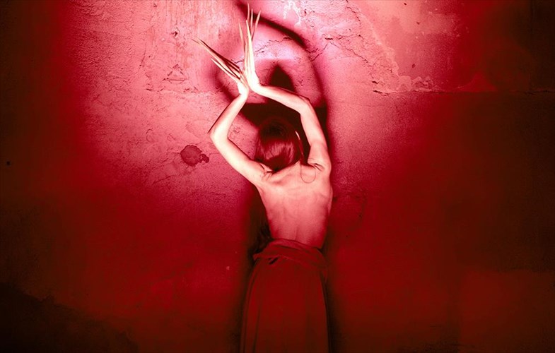 baiza-i-parastasi-grothia-sto-stomaxi-gia-ligo-akomi-sto-epi-kolono