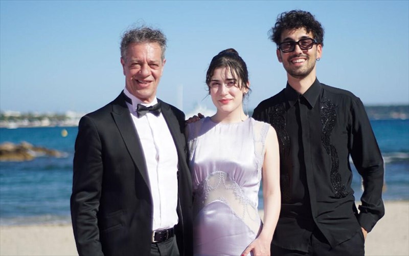 to-xaos-pou-afise-piso-tis-oi-suntelestes-tis-brabeumenis-stis-kannes-tainias-sti-naftemporikitv-video