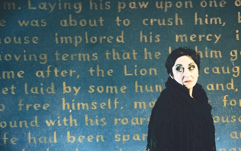 treis-in-between-parastaseis-tis-bijoux-de-kant-sto-monastiraki