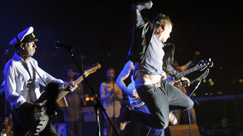 oi-gorillaz-ixografisan-me-ipad-to-neo-tous-album