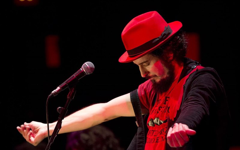 o-tom-waits-tis-italias-se-ellinika-blues