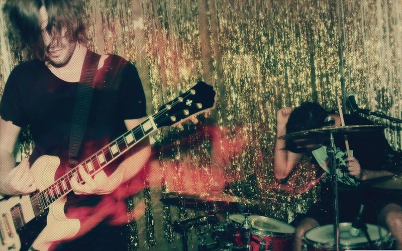 bromiko-dionusiako-rock-n-roll-sto-six-dogs