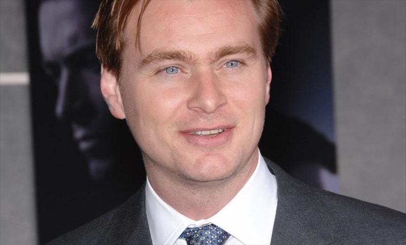 kristofer-nolan-ti-ekplikseis-mas-etoimazei-sti-nea-tou-tainia