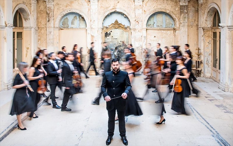 to-dimotiko-theatro-peiraia-parousiazei-ton-baftistiko