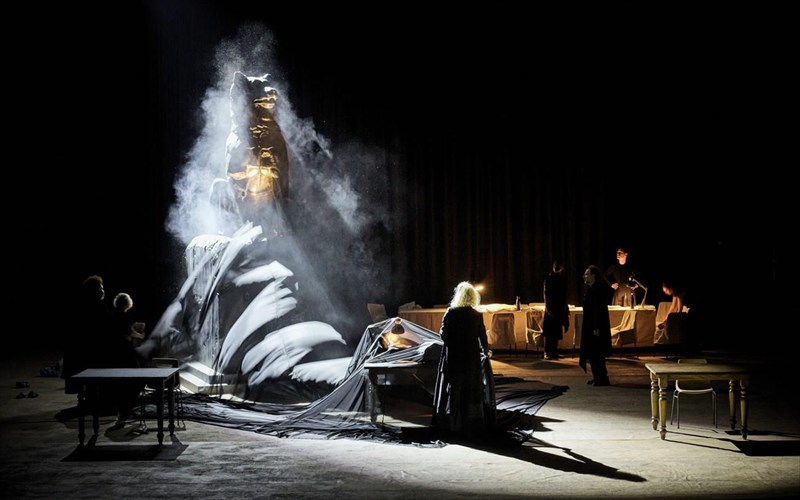 kritiki-eidame-tin-ekabi-oxi-ekabi-sto-arxaio-theatro-tis-epidaurou