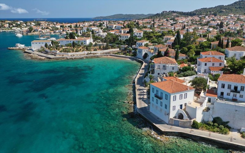 auto-to-sabbatokuriako-mas-kaloun-oi-spetses