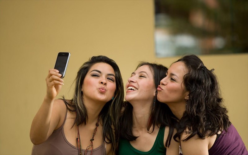 selfie-i-leksi-tis-xronias-leksi-tis-xronias