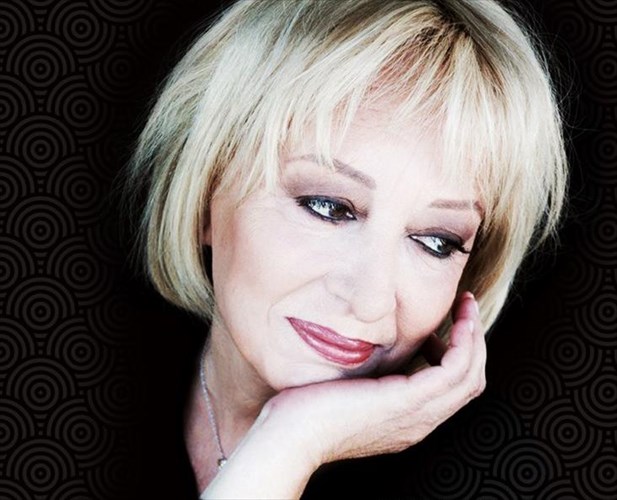 i-aleka-kanellidou-sunanta-ton-gianni-kotsira-sto-theatro-alsos