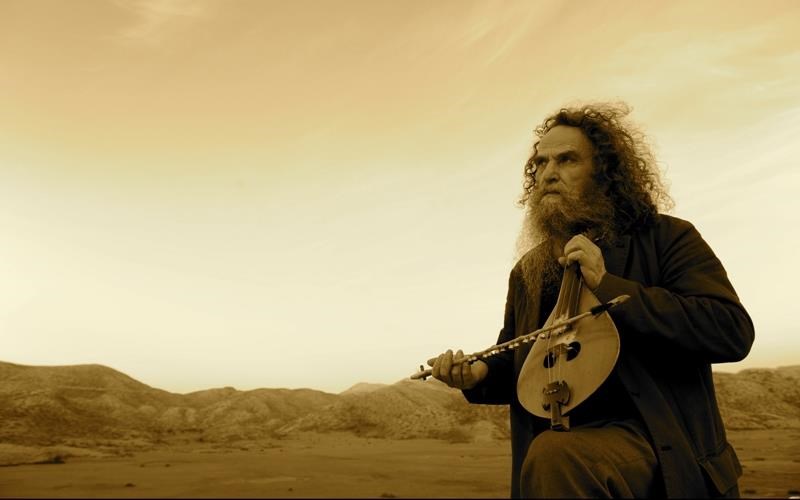 paraskeui-bradu-me-polli-mousiki