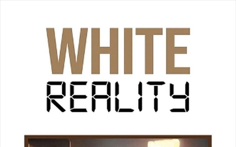 to-white-reality-einai-ena-biblio-muthoplasias-pou-theleis-na-diabaseis