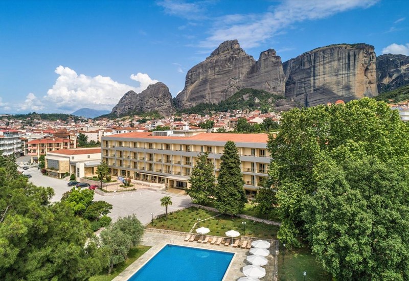 ta-divani-wellness-by-eleni-petroulaki-sunexizontai-sta-meteora