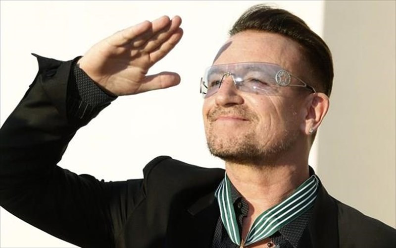 kainourgio-tragoudi-apo-tous-u2-akouste-to