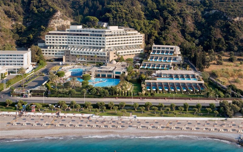 amus-hotel-kai-spa-i-nea-epoxi-tou-istorikou-ksenodoxeiou-rhodes-bay-spa-i-nea-epoxi-tou-istorikou-ksenodoxeiou-rhodes-bay