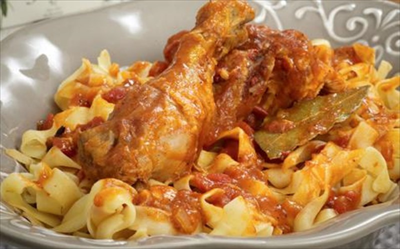 to-tudor-hall-anarotietai-kokora-me-xulopites-i-pastitsio-pastitsio