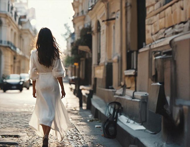 to-koritsi-tis-odou-skoufa-einai-i-eroteumeni-ariadni-eroteumeni-ariadni