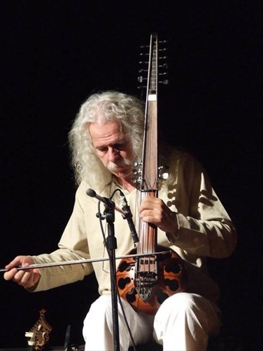 o-ross-daly-etoimazei-taksidi-sto-piraeus-club-academy