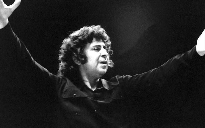 diabasame-to-mikis-theodorakis-xronologio-tou-giorgou-b-monembasiti