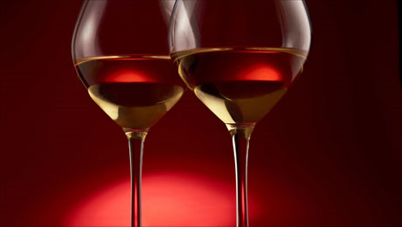 to-oikogeneiako-istoriko-alkoolismou-auksanei-ton-kinduno-paxusarkias