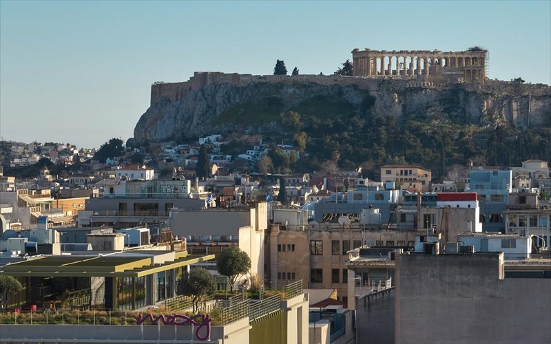 5-urban-kallitexnes-metatrepoun-to-moxy-athens-city-se-zontano-ergo-texnis-urban-kallitexnes-metatrepoun-to-moxy-athens-city-se-zontano-ergo-texnis