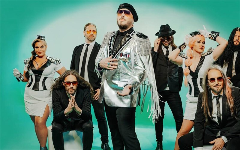 akousame-to-give-us-the-moon-ton-thenightflightorchestra