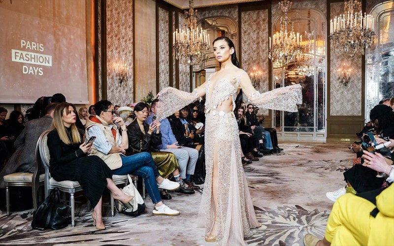 deite-to-entuposiako-fashion-show-tis-irene-angelopoulos-sto-paris-fashion-week