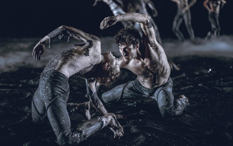 zoume-4-imeres-me-8-ores-sunexomenou-xorou-kathimerina-sti-stegi-ores-sunexomenou-xorou-kathimerina-sti-stegi