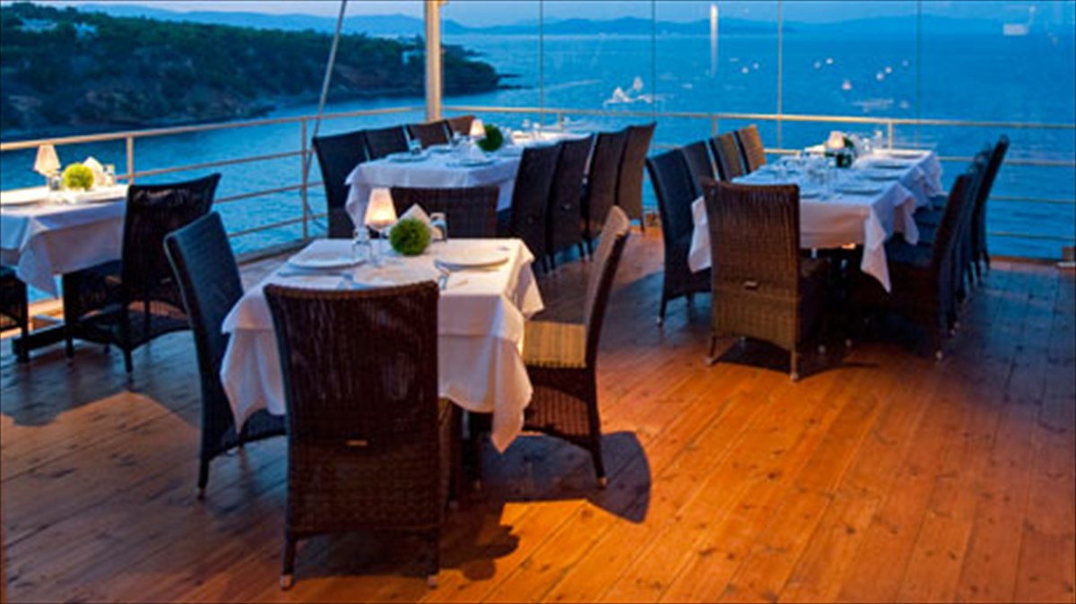 mpalkoni-mesogeiako-tamperamento-me-thea-euboia