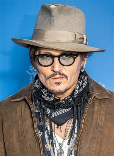 agnoristos-o-Johnny-depp-sti-nea-tou-tainia-day-drinker-Johnny-depp-sti-nea-tou-tainia-day-drinker