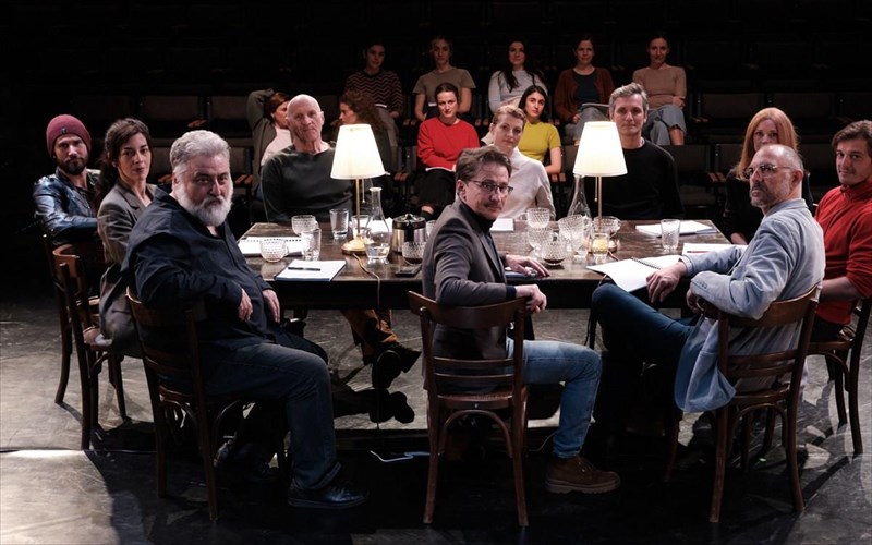 to-theatro-poreia-taksideuei-tin-ilektra-stin-epidauro