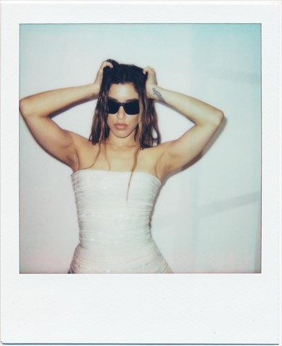 entuposiaki-me-leuki-haute-couture-dimiourgia-i-marina-satti-ston-imiteliko-tis-eurovision-marina-satti-ston-imiteliko-tis-eurovision