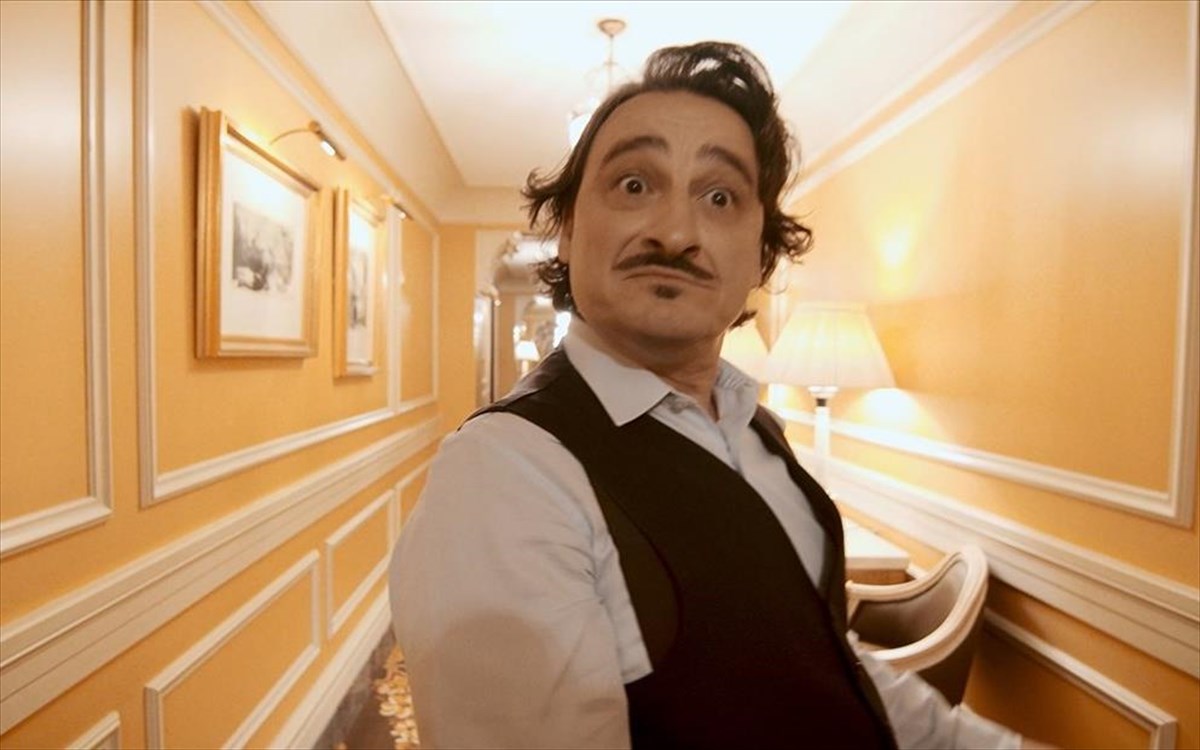 o-ypiretis-dyo-afentadon-karlo-gkolntoni