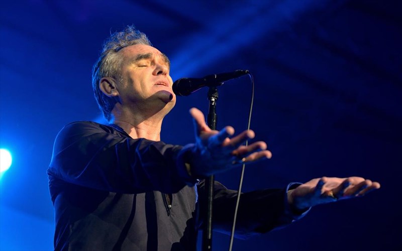 morrissey-i-foni-pou-emathe-mia-genia-na-niothei