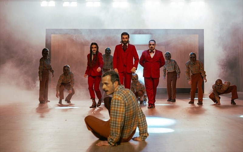 eidame-ton-faoust-se-skinothesia-ari-mpiniari