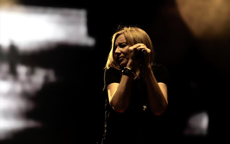 apo-to-trip-hop-sti-sumfoniki-mousiki-otan-i-beth-gibbons-tragoudise-górecki-sta-polonika-beth-gibbons-tragoudise-górecki-sta-polonika