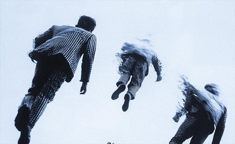 i-eggastrimuthi-falaina-duo-didumes-aderfes-afigountai-ti-zoi-tous