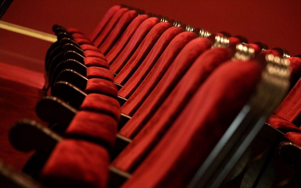 dimotiko-theatro-peiraia