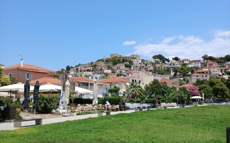 arkadia-authentiki-kai-enallaktiki-mageuei-tous-episkeptes-tis