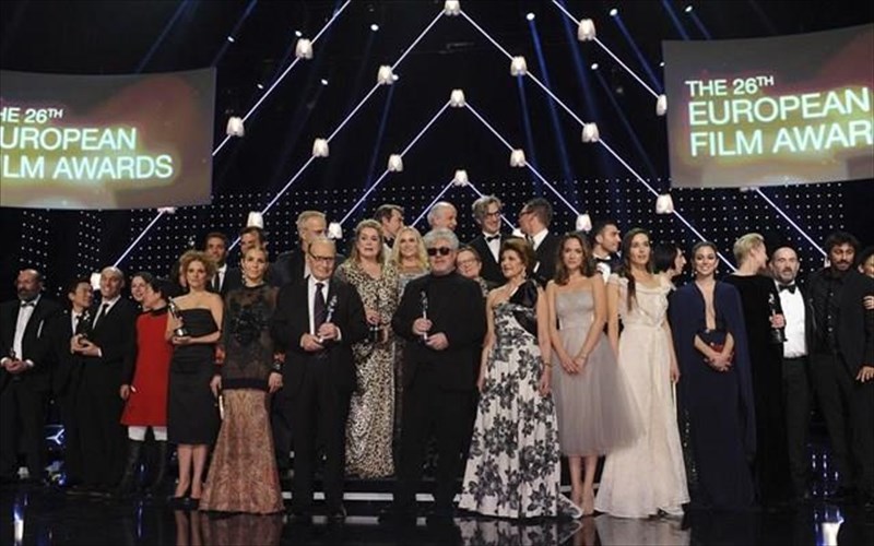 i-teleia-omorfia-apespase-to-brabeio-kaluteris-europaikis-tainias