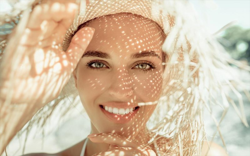 neaniko-blemma-to-kalokairi-pos-na-prostatepsete-to-perigramma-ton-mation-apo-ton-ilio-kai-tis-rutides