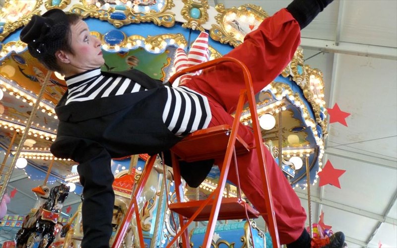 enas-ellinikos-eortastikos-kosmos